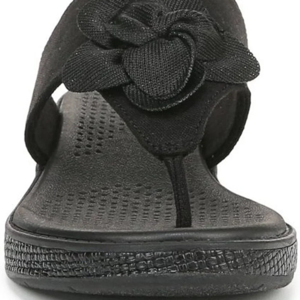 NIB BZees Women’s Bloom Flip-Flop – Black Stretch Linen, Size 8.5M